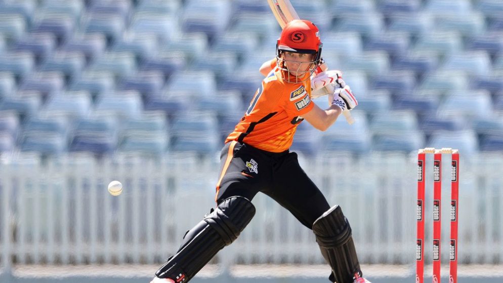Beth Mooney plunders century, Gardner helps Sixers to third: WBBL round-up
