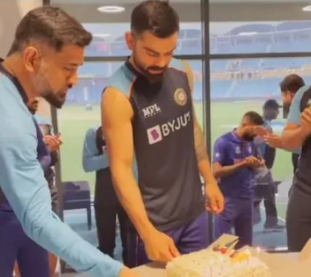 MS Dhoni Leads Virat Kohli Birthday Celebrations In Dressing Room Post India’s Win Over Scotland: Watch!