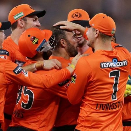 Mitchell Marsh and Josh Inglis provide the power for Perth Scorchers