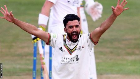 Zafar Gohar Re-Signs For 2022 Season With Gloucestershire