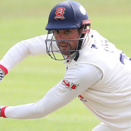 Alastair Cook commits until 2023 season after Essex contract extension