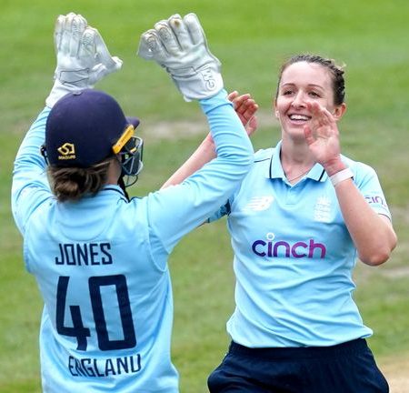 Heather Knight vows to ‘fight fire with fire’ during Women’s Ashes