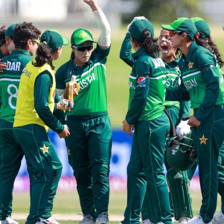 Nida Dar and Muneeba Ali help Pakistan end an 18-match losing record in ODI World Cup qualifying matches.