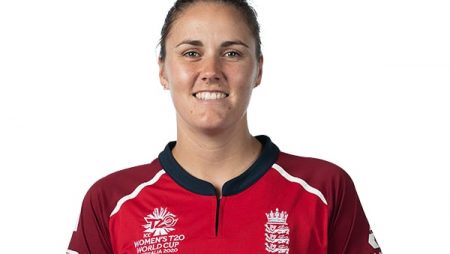 Jhulan Goswami’s ball hits the middle stump, but Nat Sciver, England’s batter, survives.