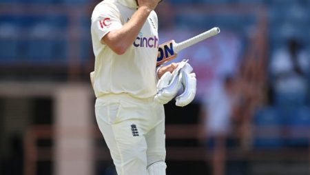 Twitter was flooded with memes following England’s batting meltdown on Day 1 of the 3rd Test.
