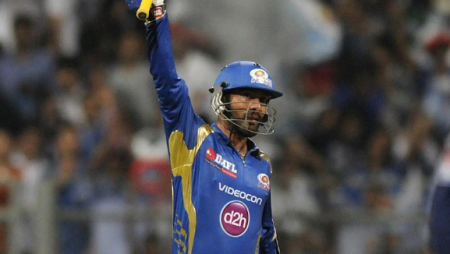 Dinesh Karthik Shares Photo In MI Jersey As RCB’s IPL 2022 Playoff Hopes Rely On Rohit Sharma