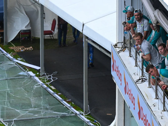 Heavy winds disrupt the first Test between Sri Lanka and Australia.