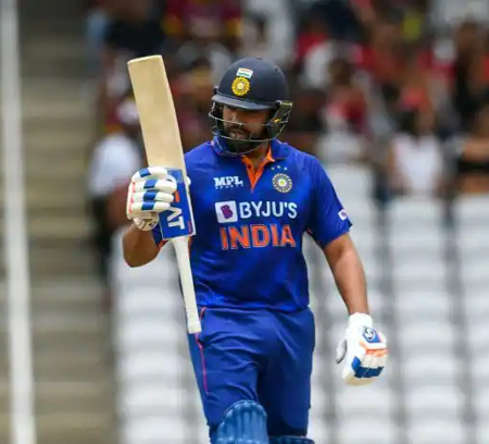 In the third T20I, Rohit Sharma suffered an injury scare.