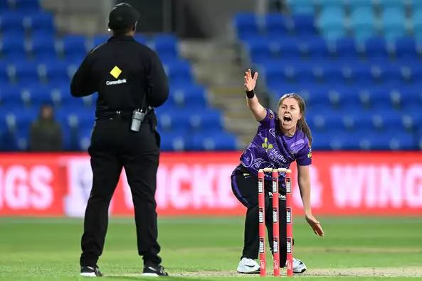The Hurricanes won thanks in large part to a four-wicket haul by Molly Strano.