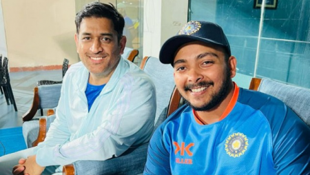 Prithvi Shaw meets with MS Dhoni before the first T20Is against New Zealand.