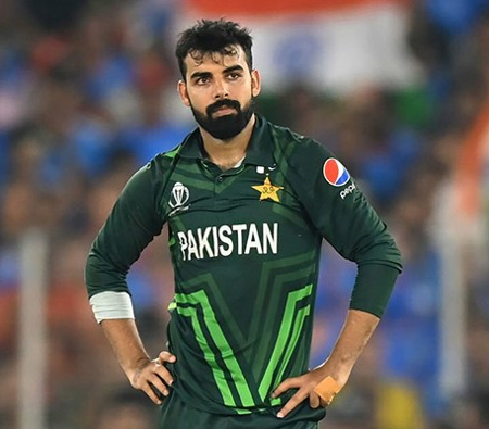 Why is Shadab Khan not playing in match 18 of the ICC World Cup 2023 vs Australia?