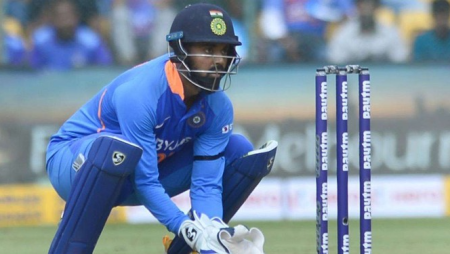 KL Rahul changes tactics to fix the wicketkeeping issue