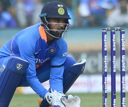 KL Rahul changes tactics to fix the wicketkeeping issue