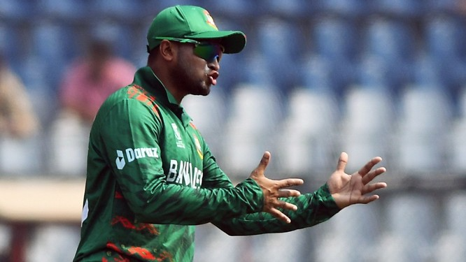 Shakib Al Hasan returns to Dhaka to train with mentor