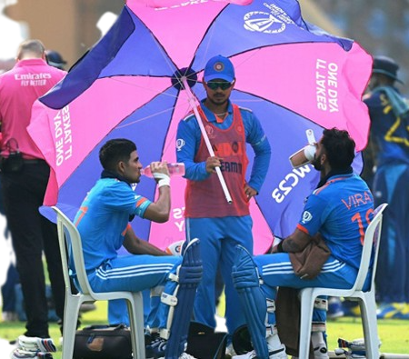 Ishan Kishan’s brilliant umbrella trick shields Kohli and Gill from the scorching heat of Mumbai.