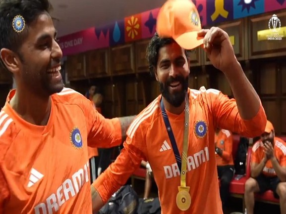 Suryakumar Yadav awards Ravindra Jadeja with a fielding medal following an overwhelming semi-final victory