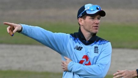 Eoin Morgan criticizes England’s seniors and management for avoiding public scrutiny.